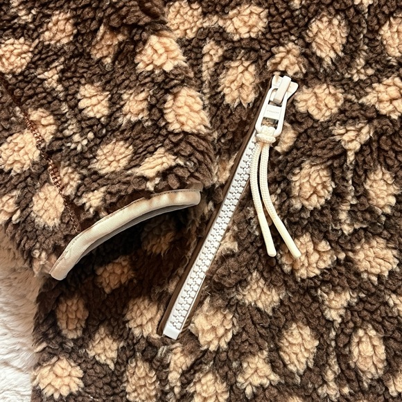 Coach monogram fleece NWOT - Picture 4 of 4